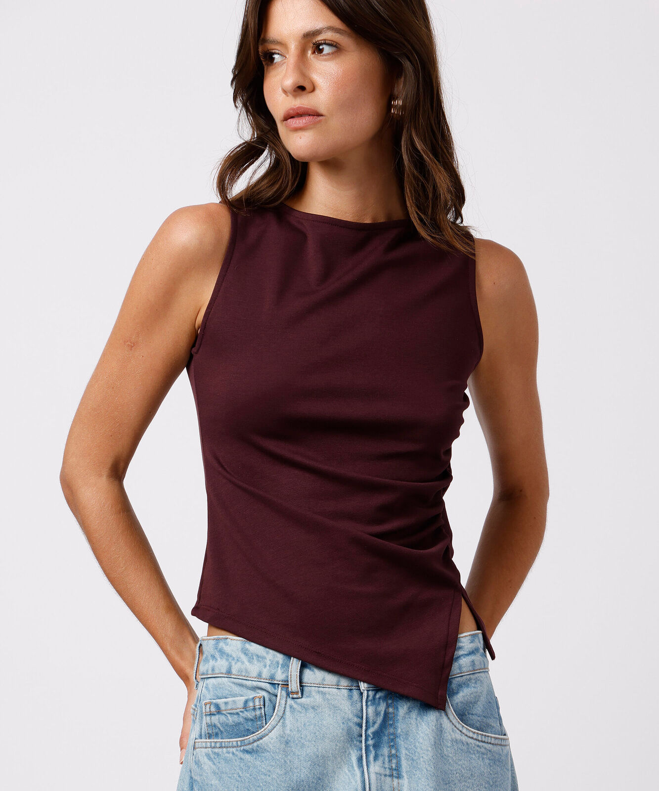 blusa feminina com viscose e fenda franzida mindset vinho