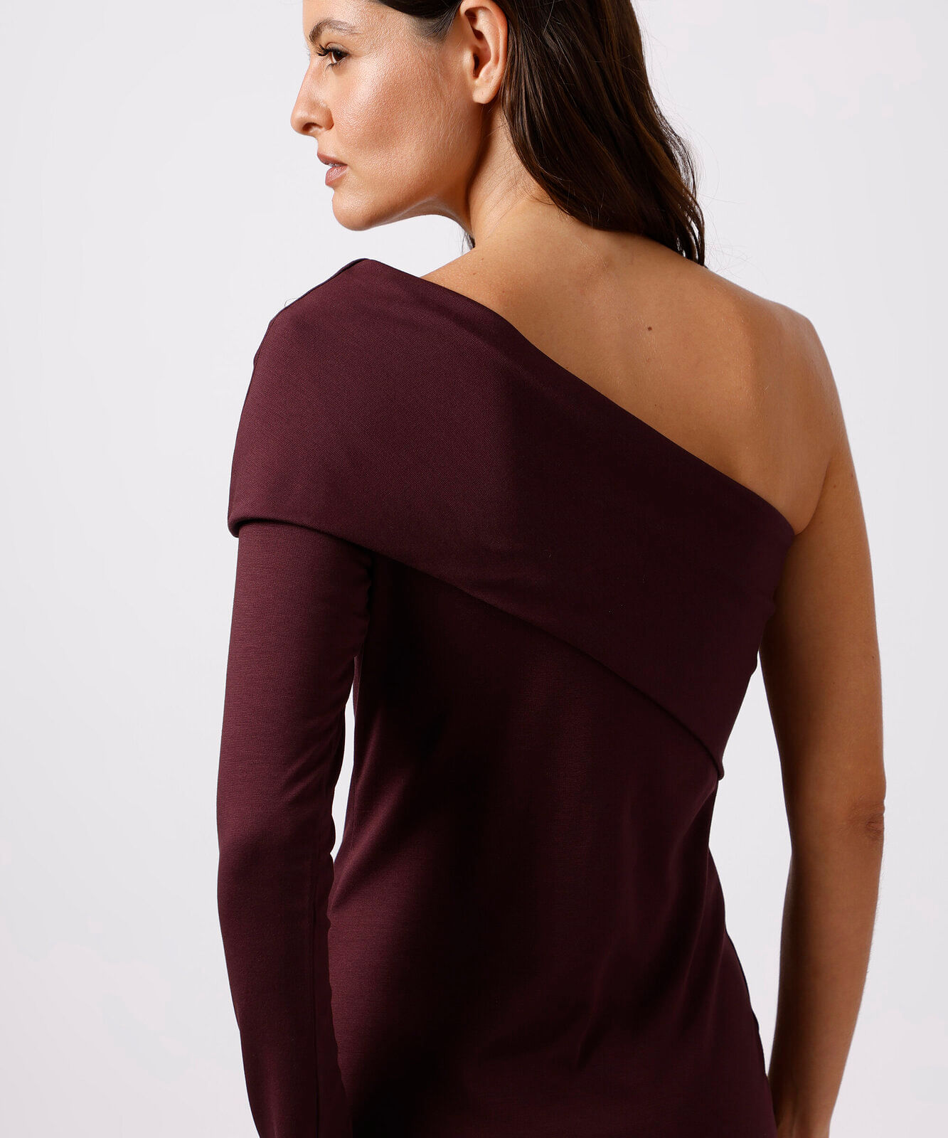 vestido midi ombro único feminino com viscose manga longa mindset vinho