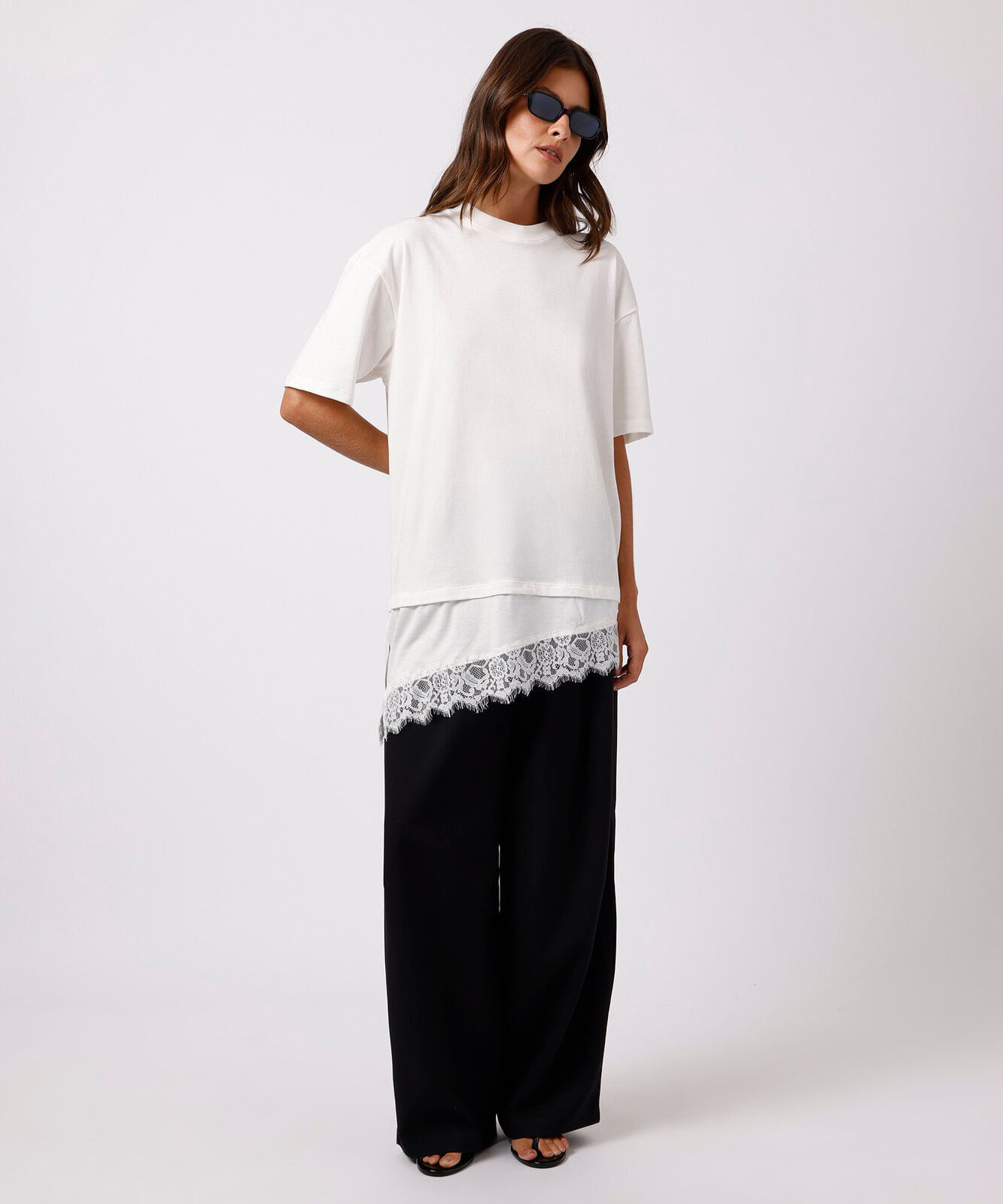 camiseta alongada feminina de algodão com renda mindset off white