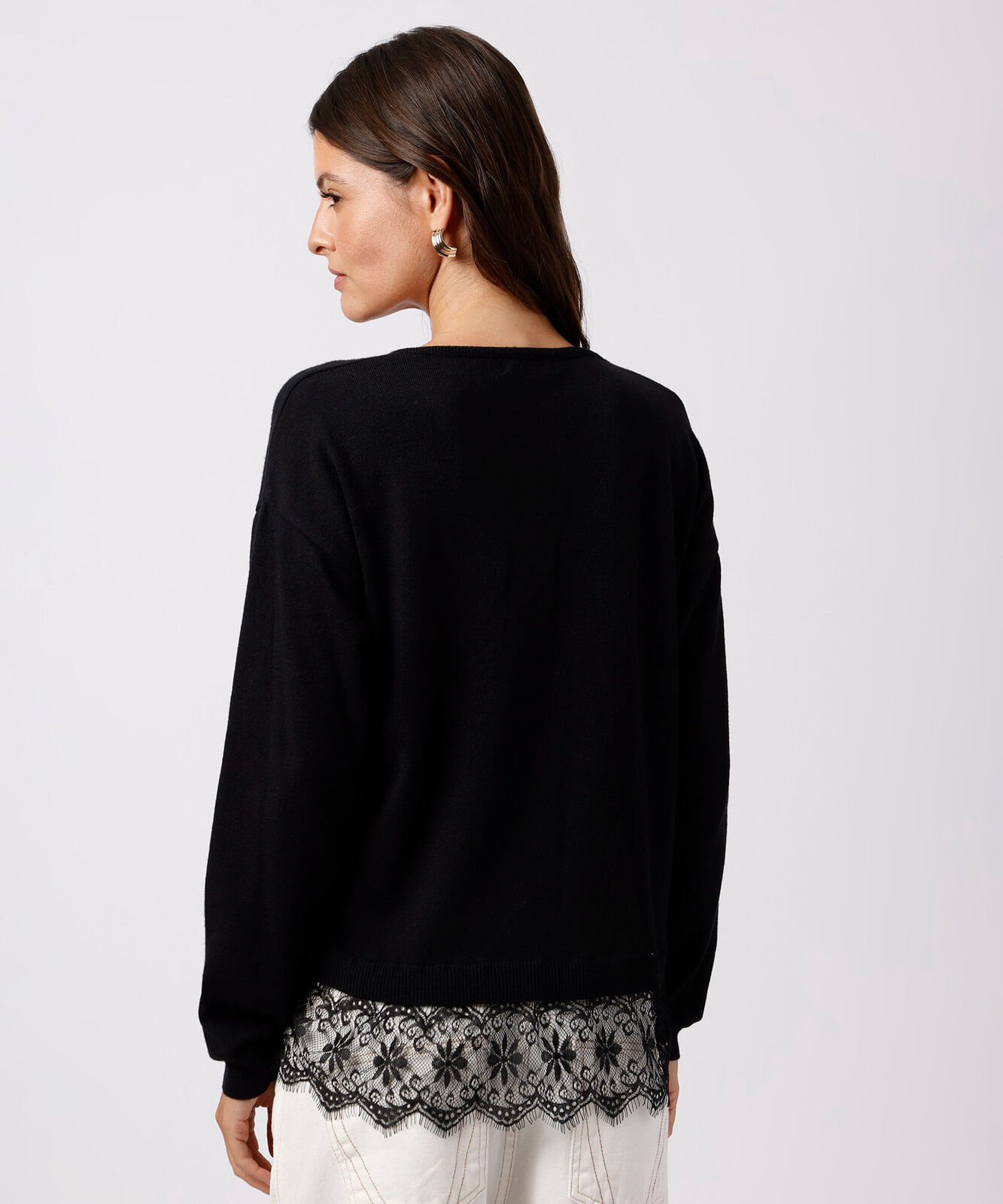 suéter feminino de tricot decote v com renda mindset preto