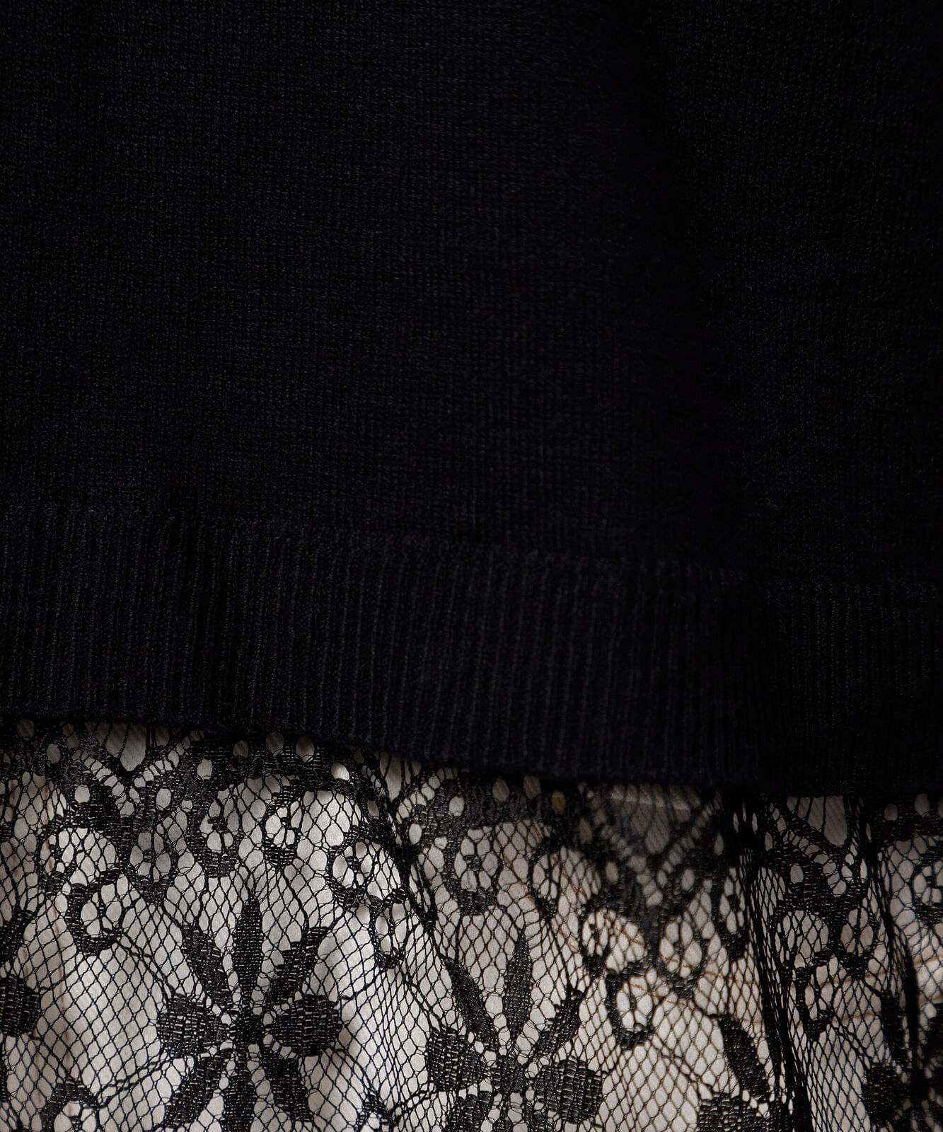 suéter feminino de tricot decote v com renda mindset preto