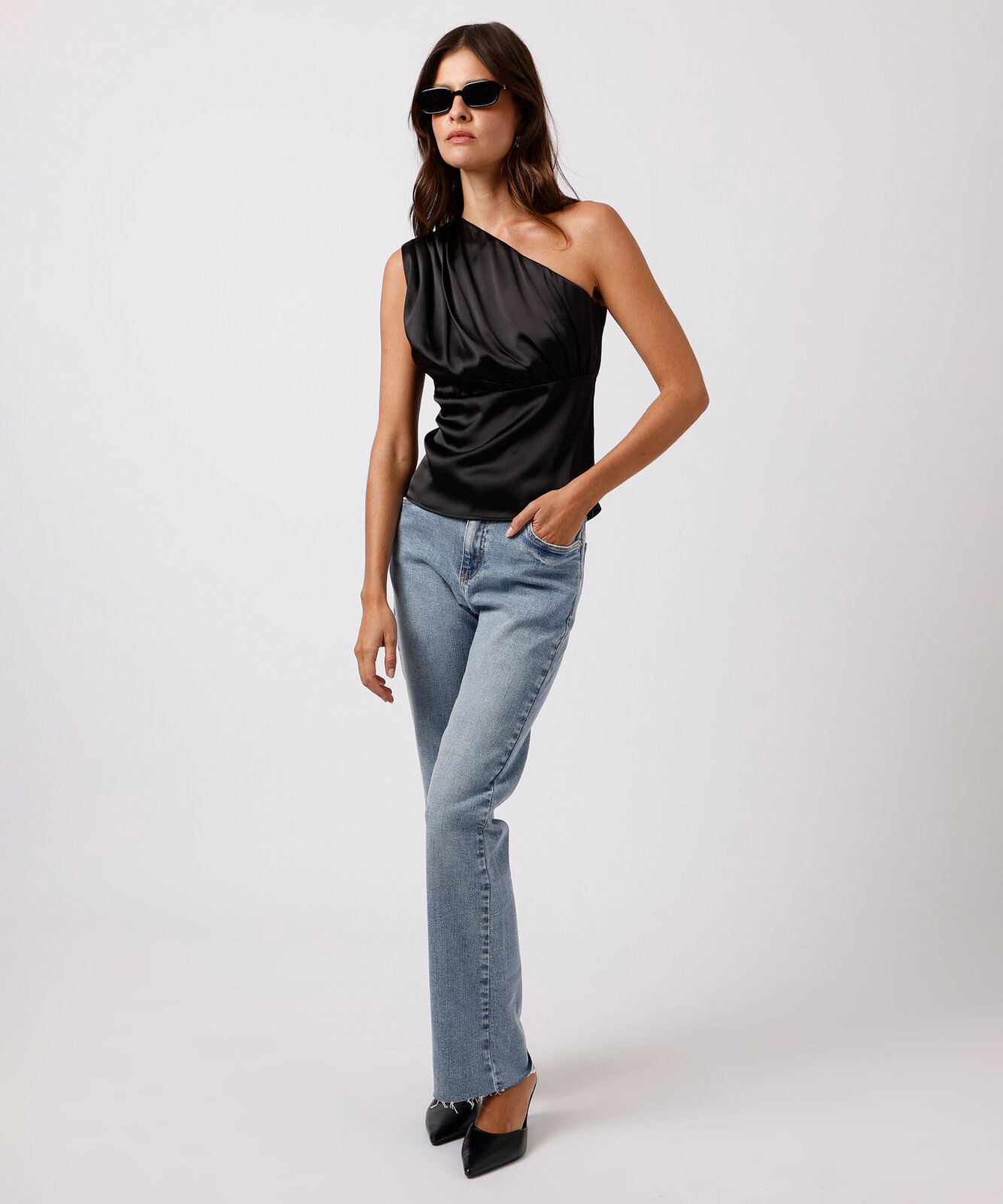 blusa ombro único feminina acetinada mindset preta