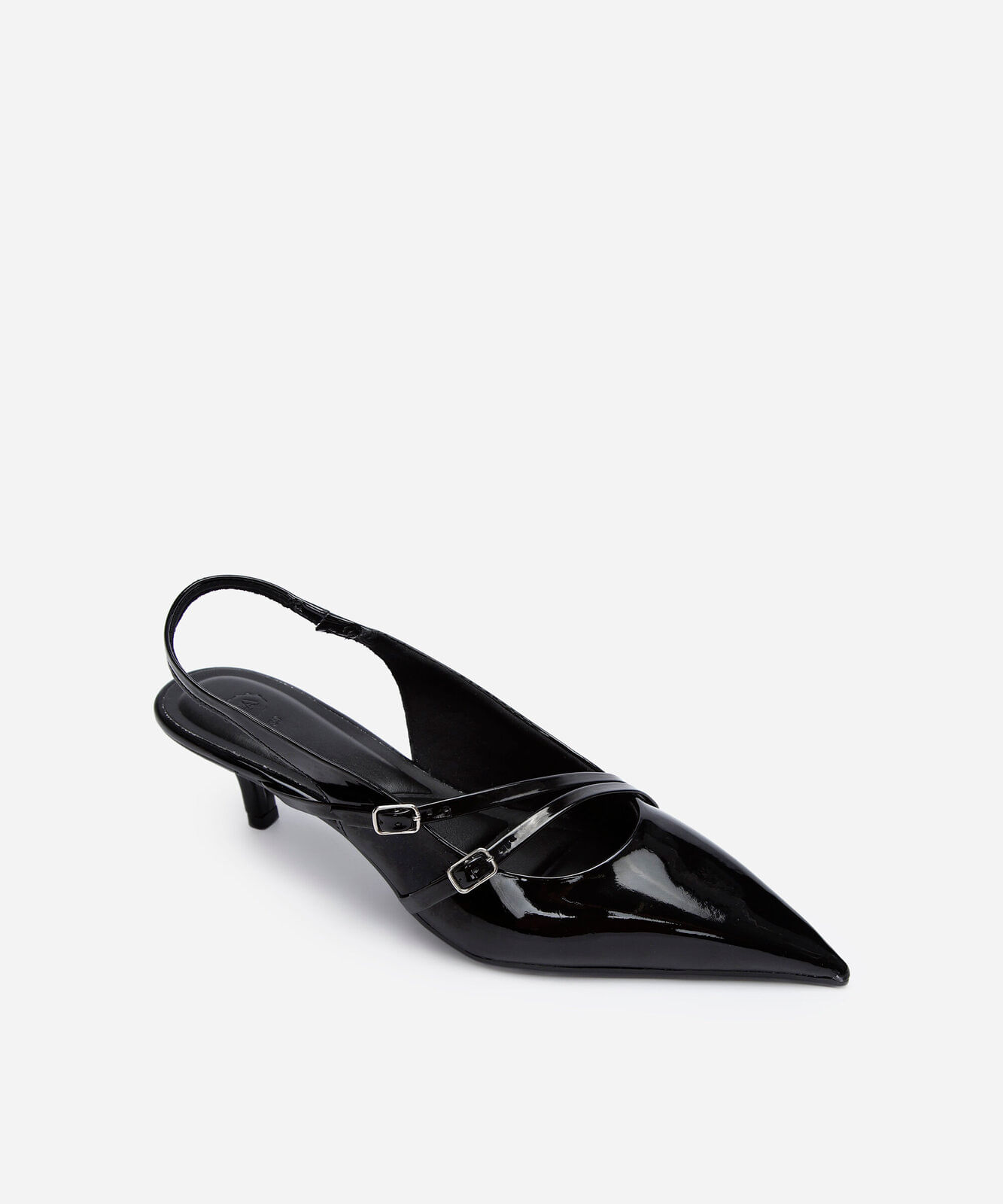 scarpin slingback bico fino salto baixo preto