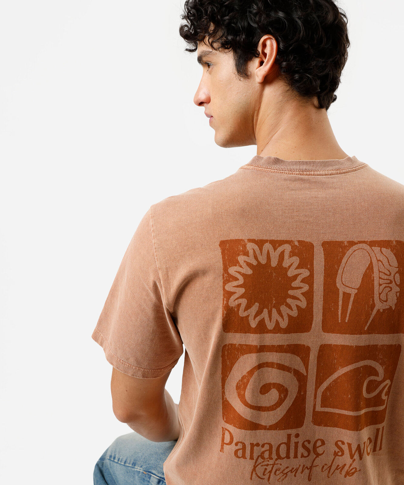 camiseta masculina de algodão estampada estonada marrom