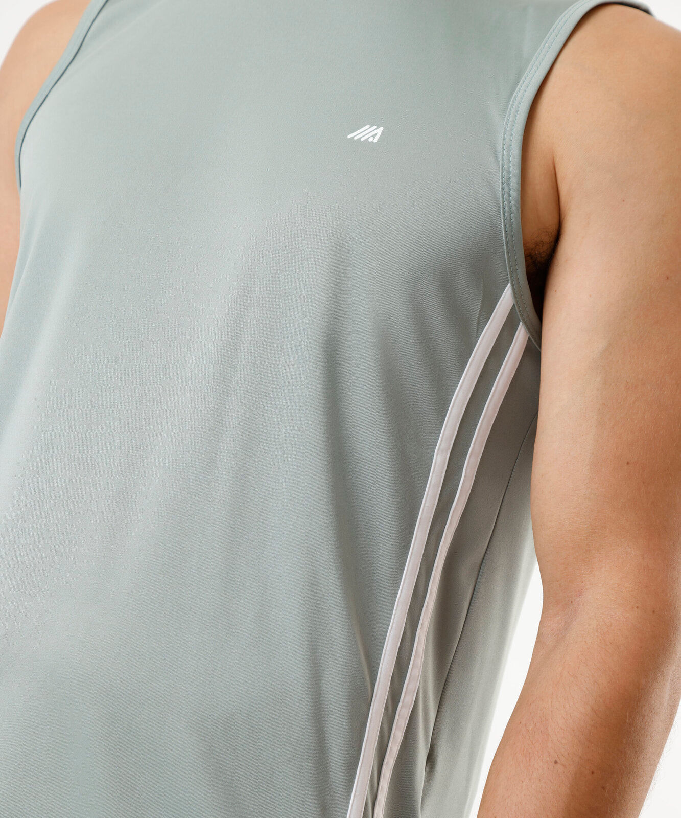 regata masculina com listras esportiva verde