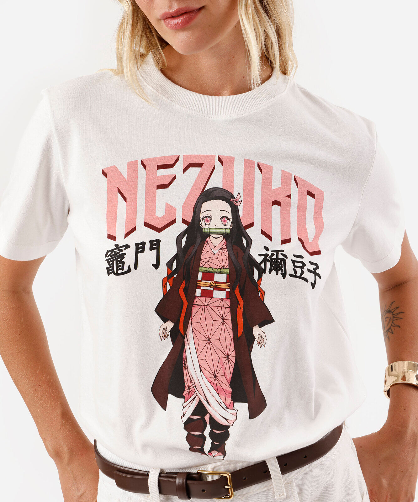 camiseta feminina de algodão manga curta demon slayer off white