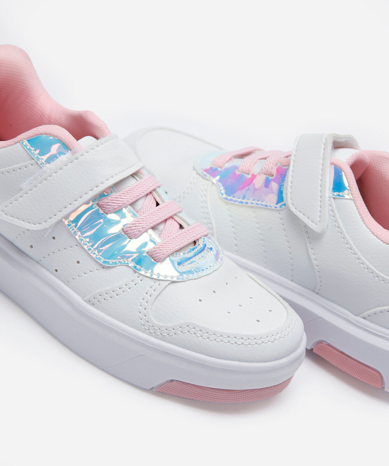 tênis infantil com recortes e velcro rosa