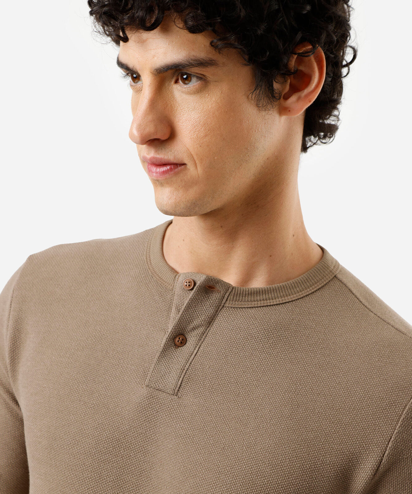 camiseta masculina com algodão manga longa texturizada marrom