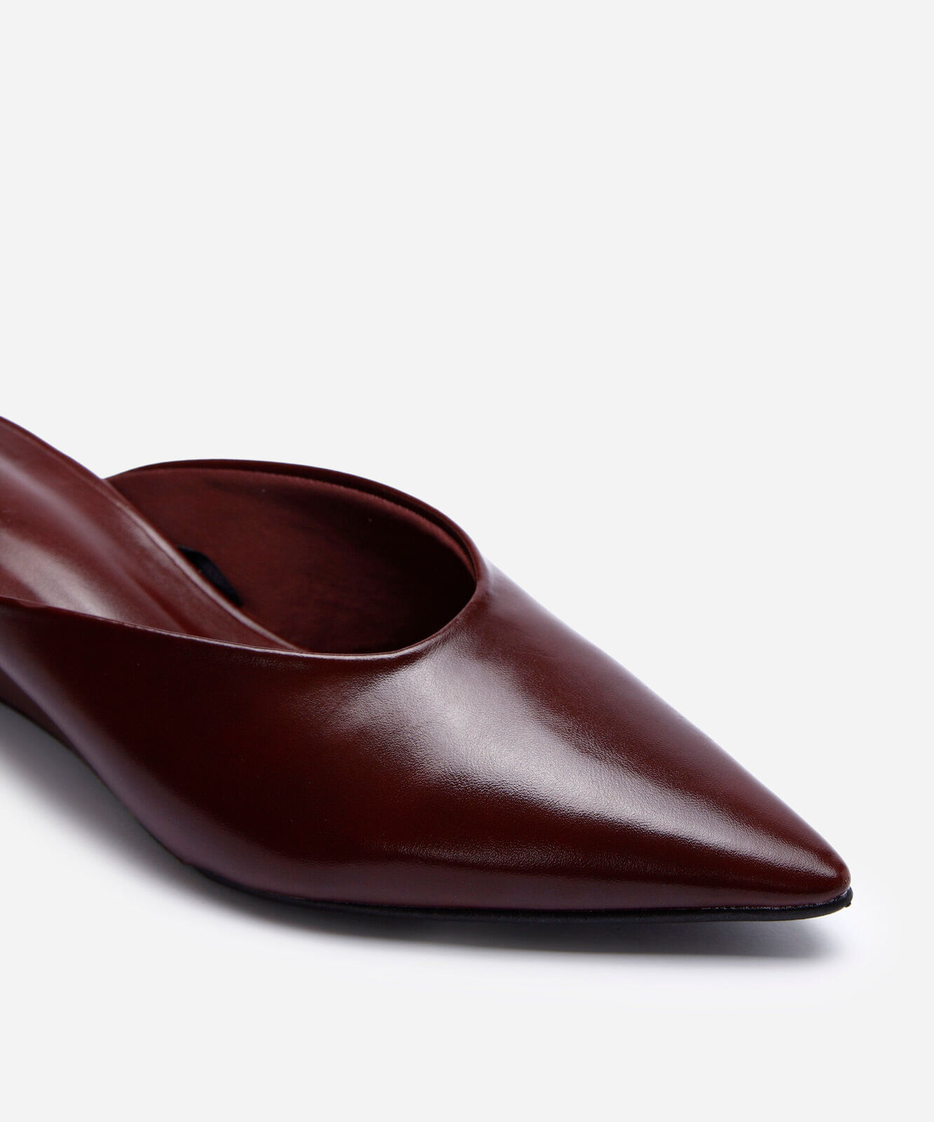 scarpin mule bico fico salto anabela vinho