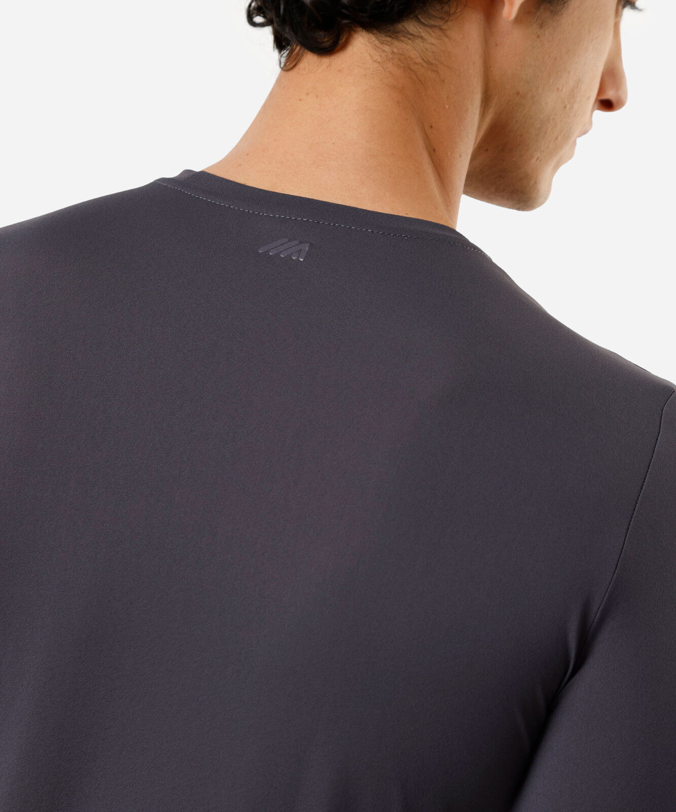 camiseta slim fit esportiva masculina de poliamida manga longa cinza