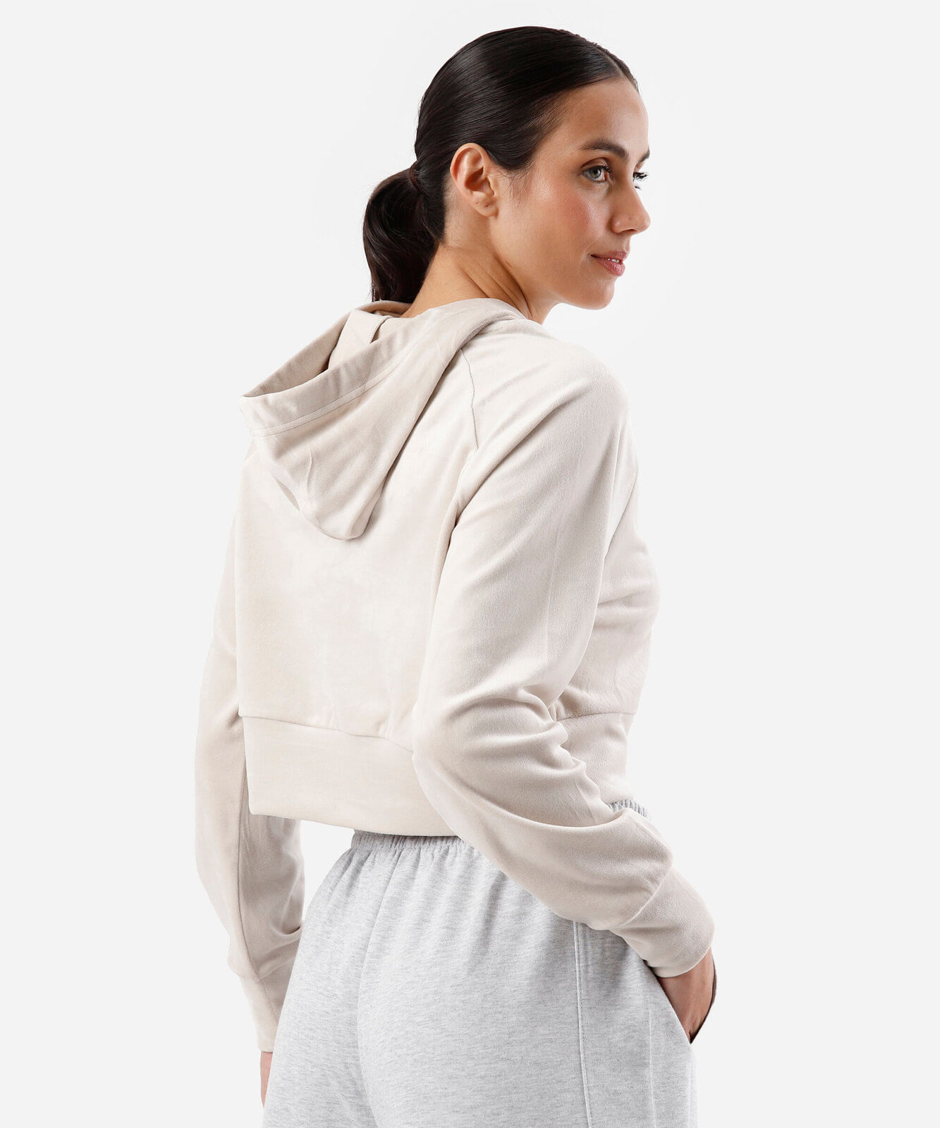 blusão cropped feminino de plush com capuz  cinza