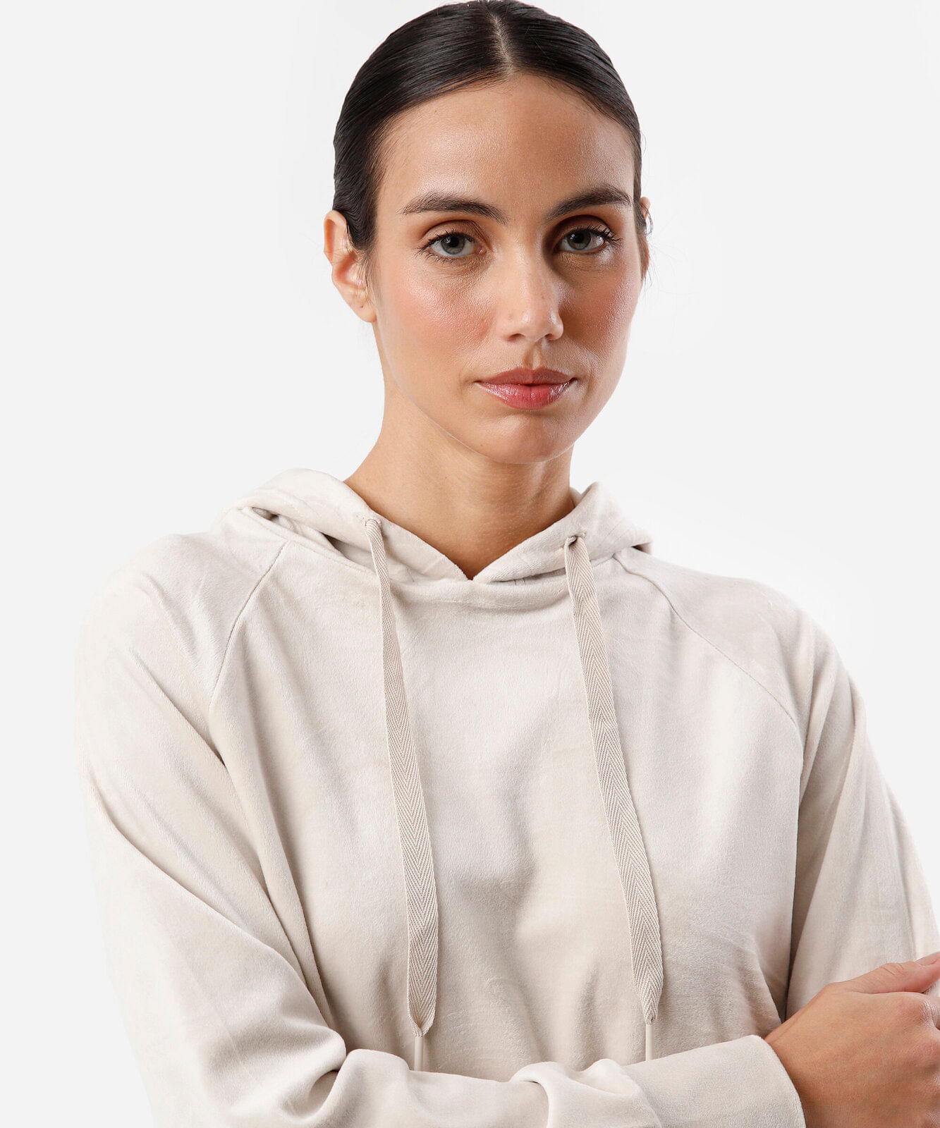 blusão cropped feminino de plush com capuz  cinza
