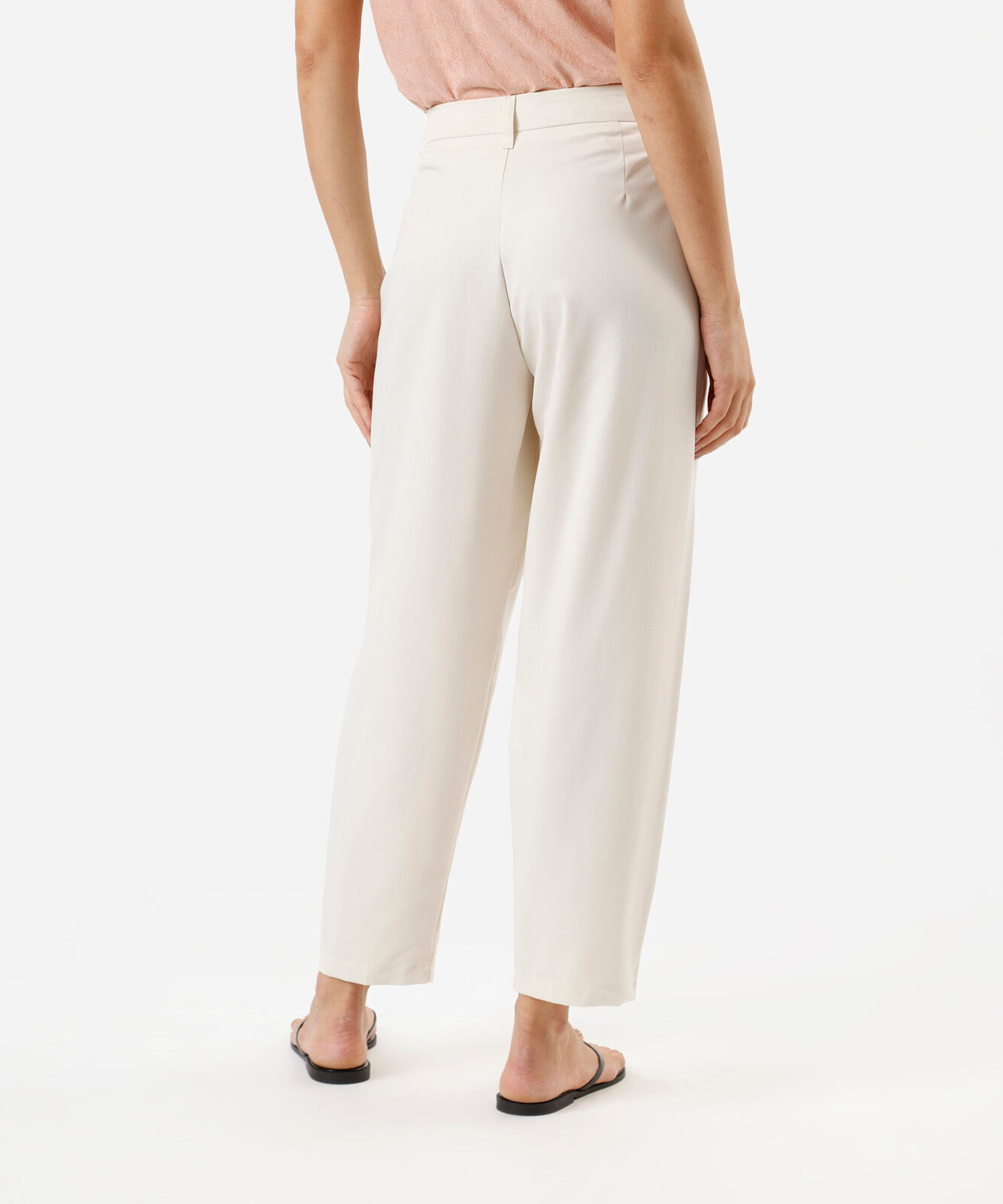 calça balloon de alfaiataria feminina cintura alta off white