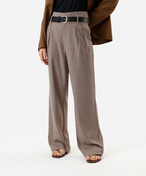 calça de alfaiataria feminina com pregas e cinto pied de poule marrom