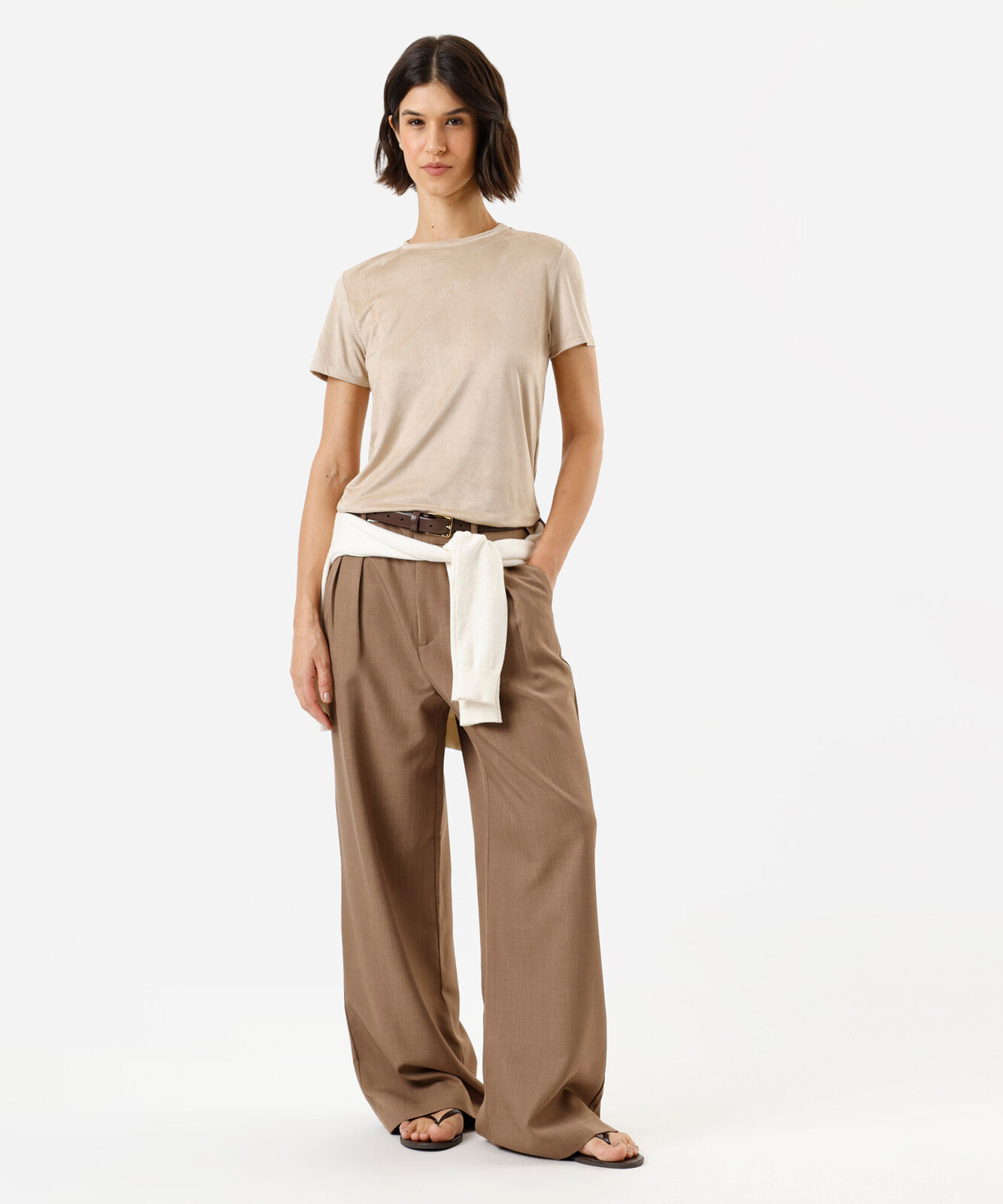 camiseta feminina de suede manga curta estampada bege