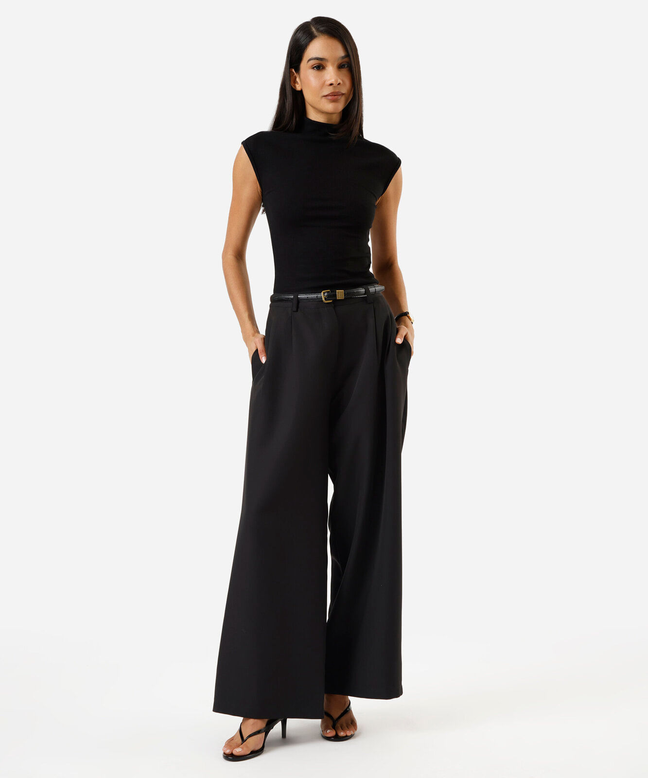 blusa muscle tee feminina gola alta canelada básica preta