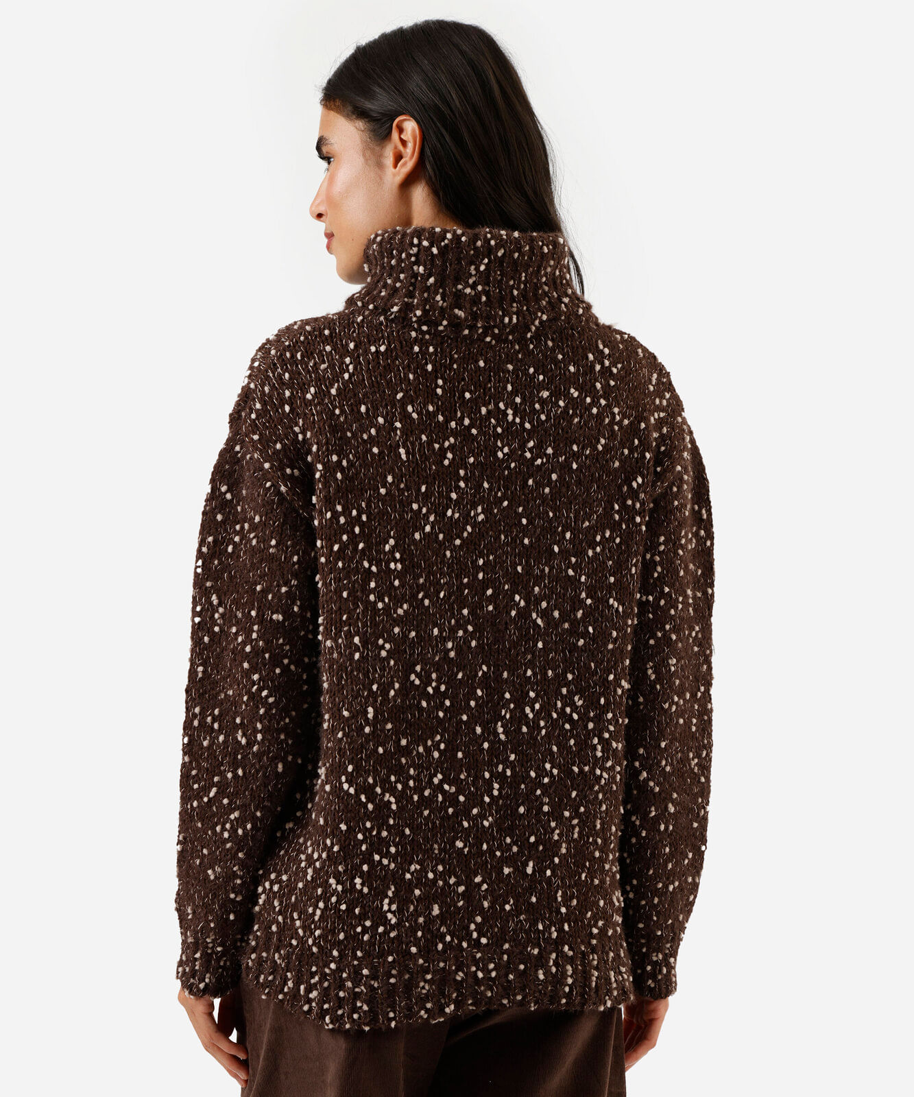 suéter feminino de tricot gola alta texturizado marrom