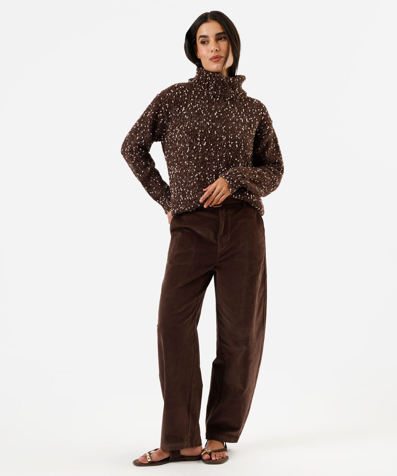 suéter feminino de tricot gola alta texturizado marrom