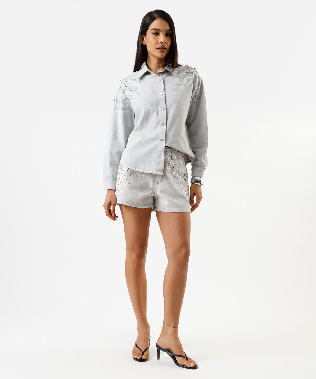 camisa feminina jeans manga longa com brilhos cinza