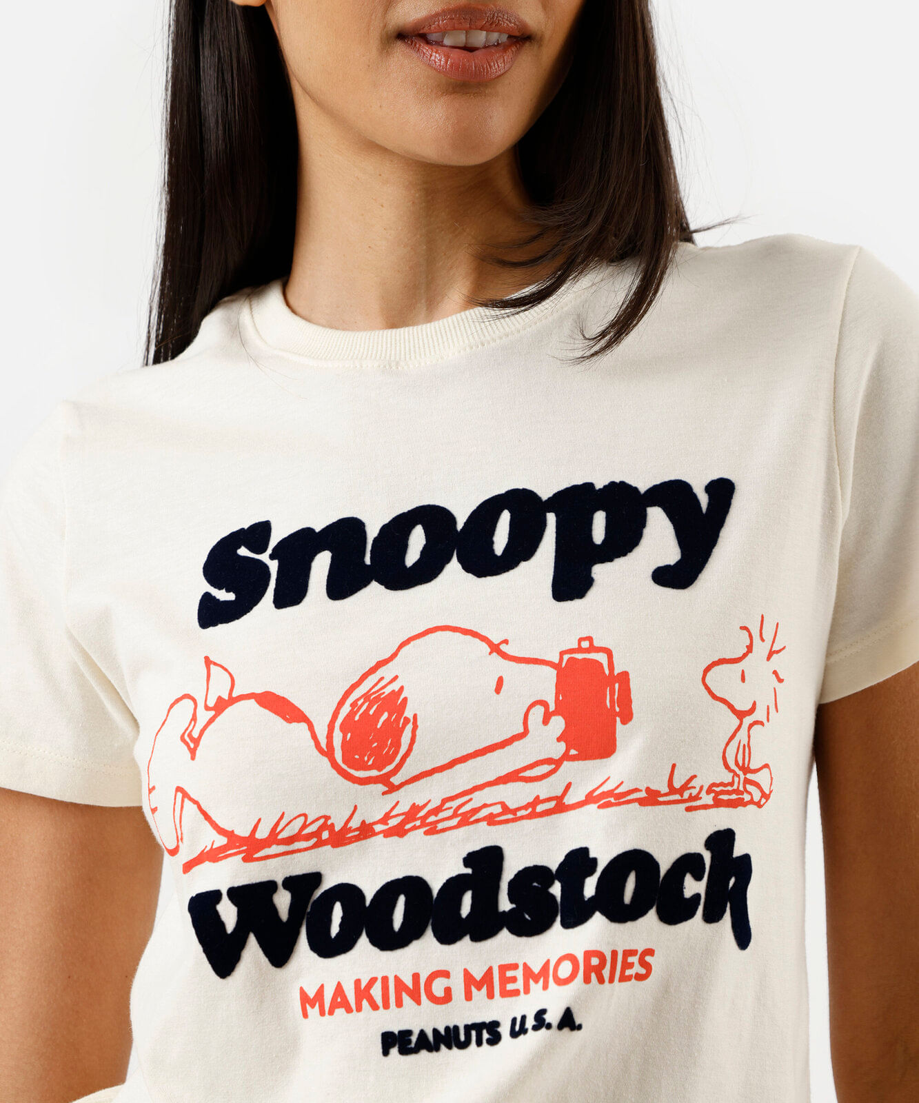camiseta feminina de algodão manga curta snoopy bege