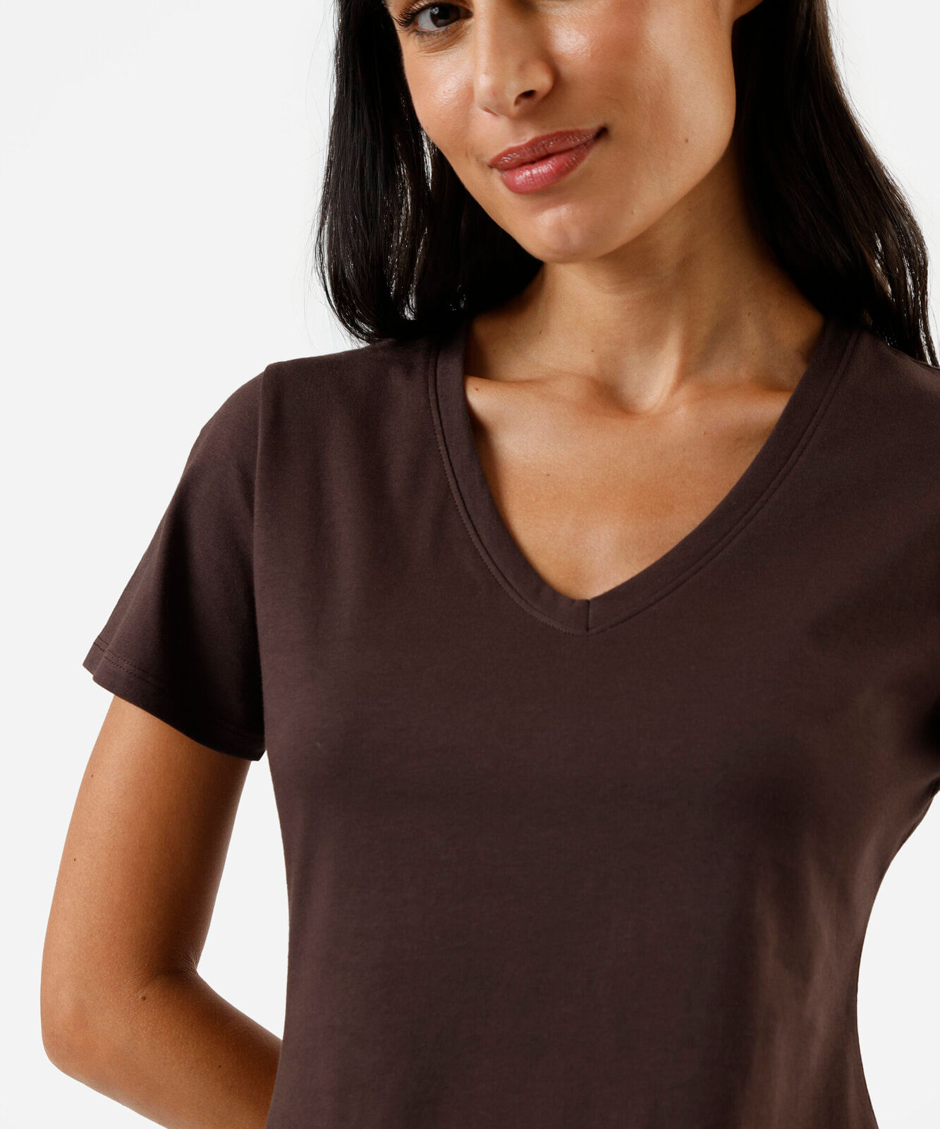 camiseta feminina de algodão decote v manga curta marrom