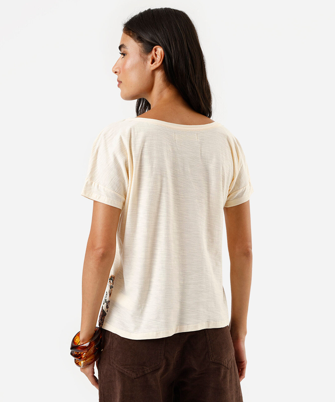 camiseta feminina de algodão manga curta floral off white
