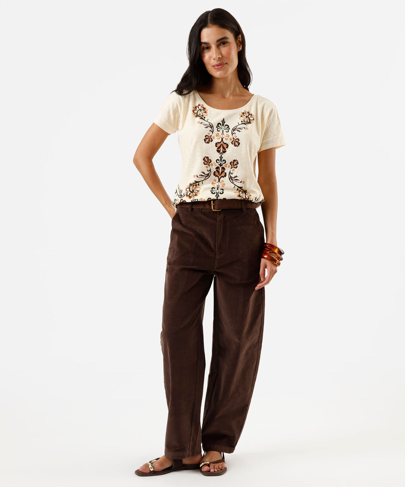 camiseta feminina de algodão manga curta floral off white