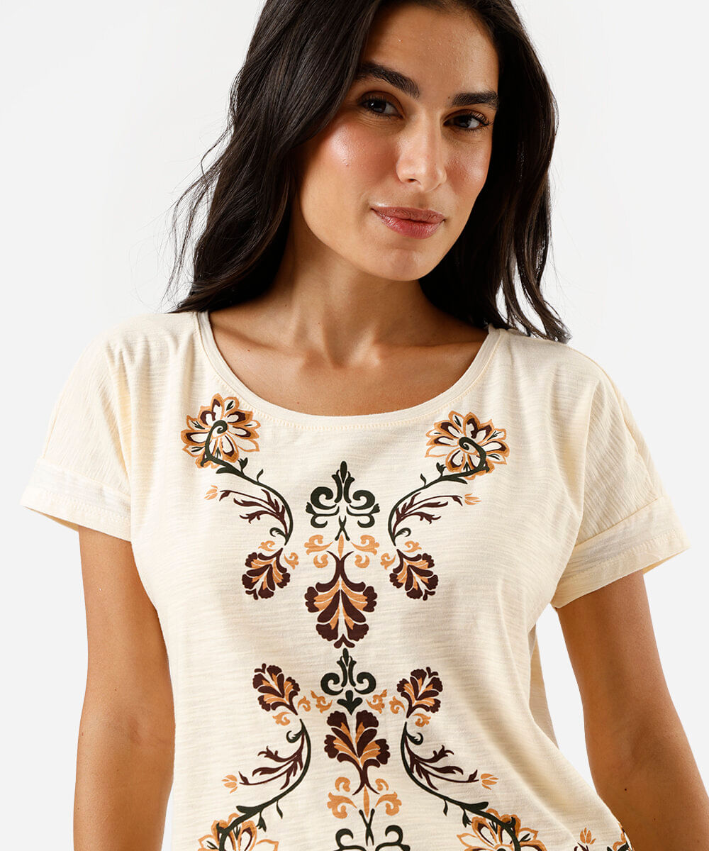 camiseta feminina de algodão manga curta floral off white