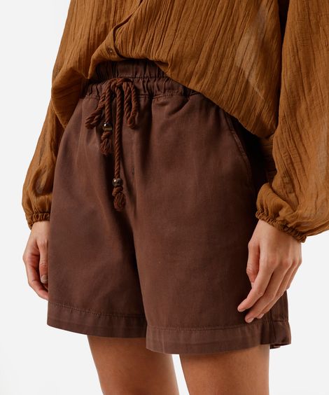 short clochard feminino de sarja com cordão marrom