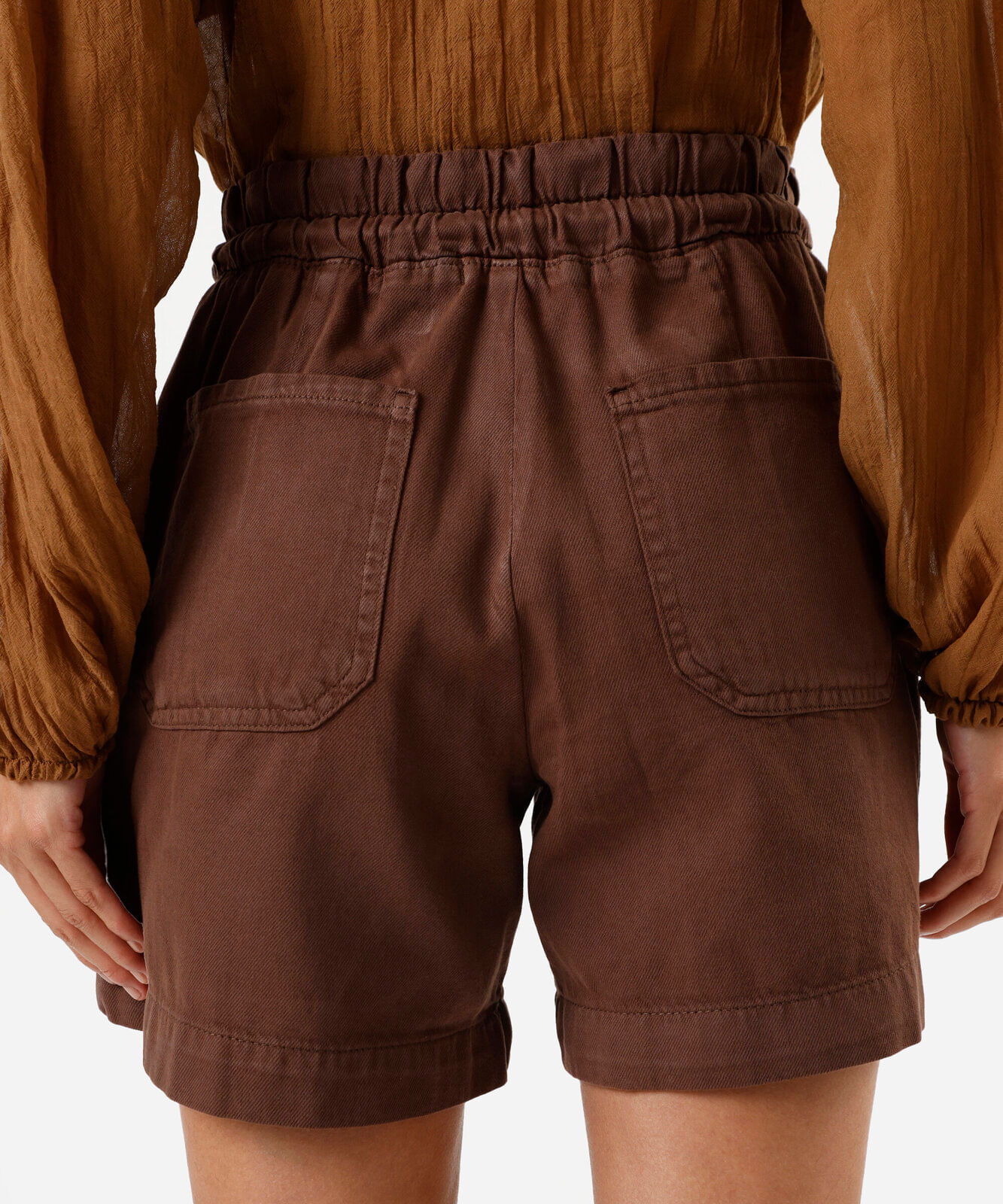 short clochard feminino de sarja com cordão marrom
