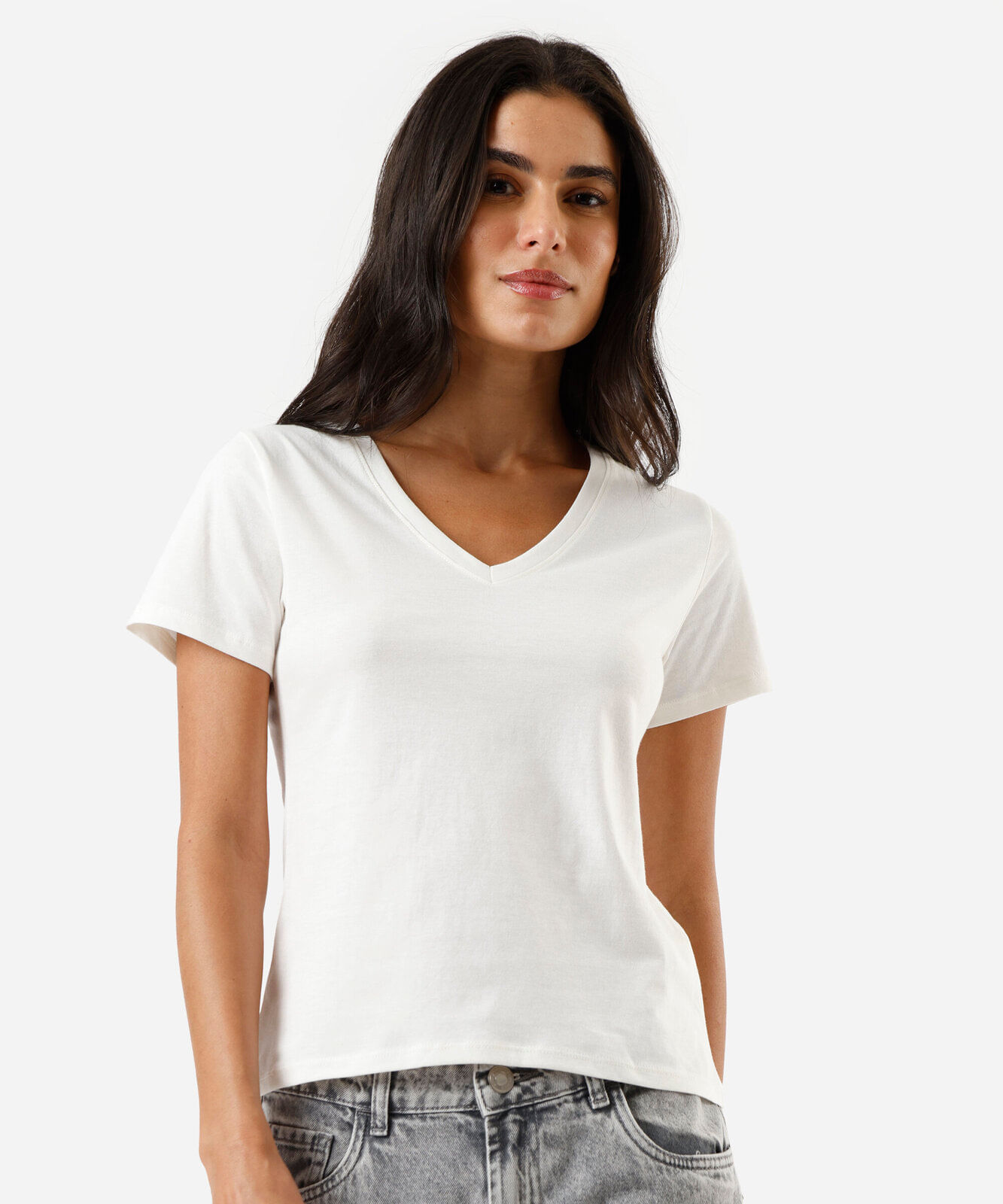 camiseta feminina de algodão decote v manga curta off white