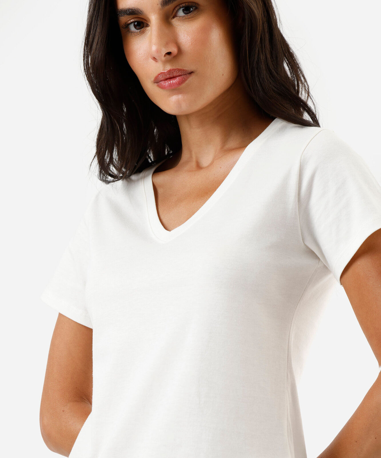 camiseta feminina de algodão decote v manga curta off white