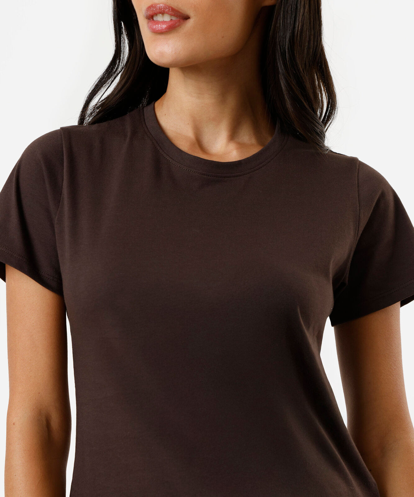 camiseta feminina de algodão gola redonda manga curta marrom