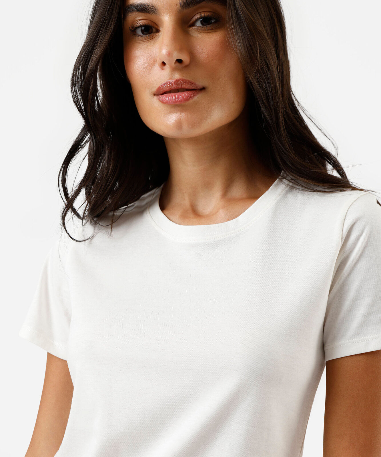 camiseta feminina de algodão gola redonda manga curta off white