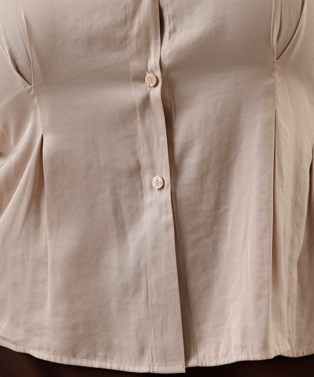 camisa feminina com pregas acetinada plus size bege