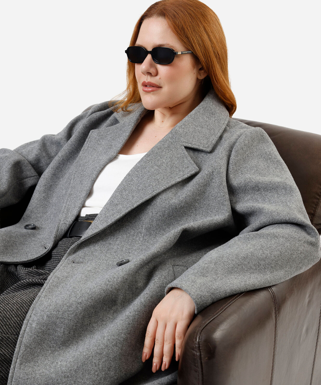 casaco trench coat feminino texturizado plus size cinza