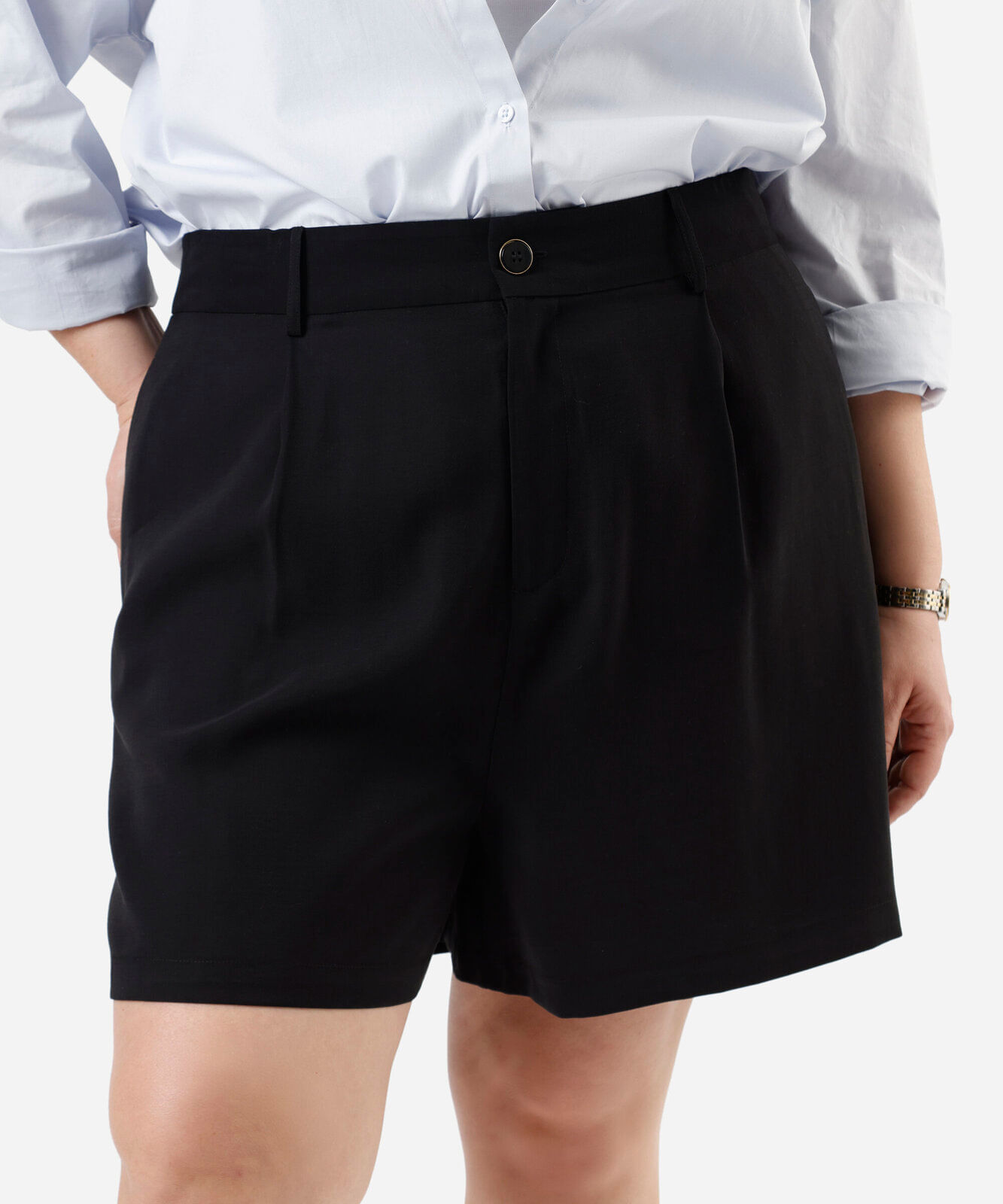 short feminino de alfaiataria com pregas plus size preto