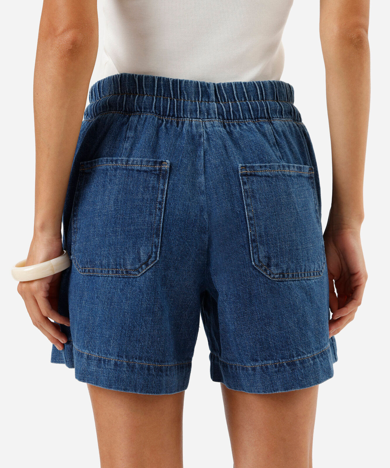 short clochard feminino jeans com cordão azul