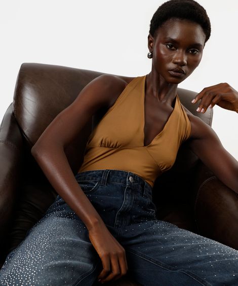 blusa frente única feminina  com franzido marrom