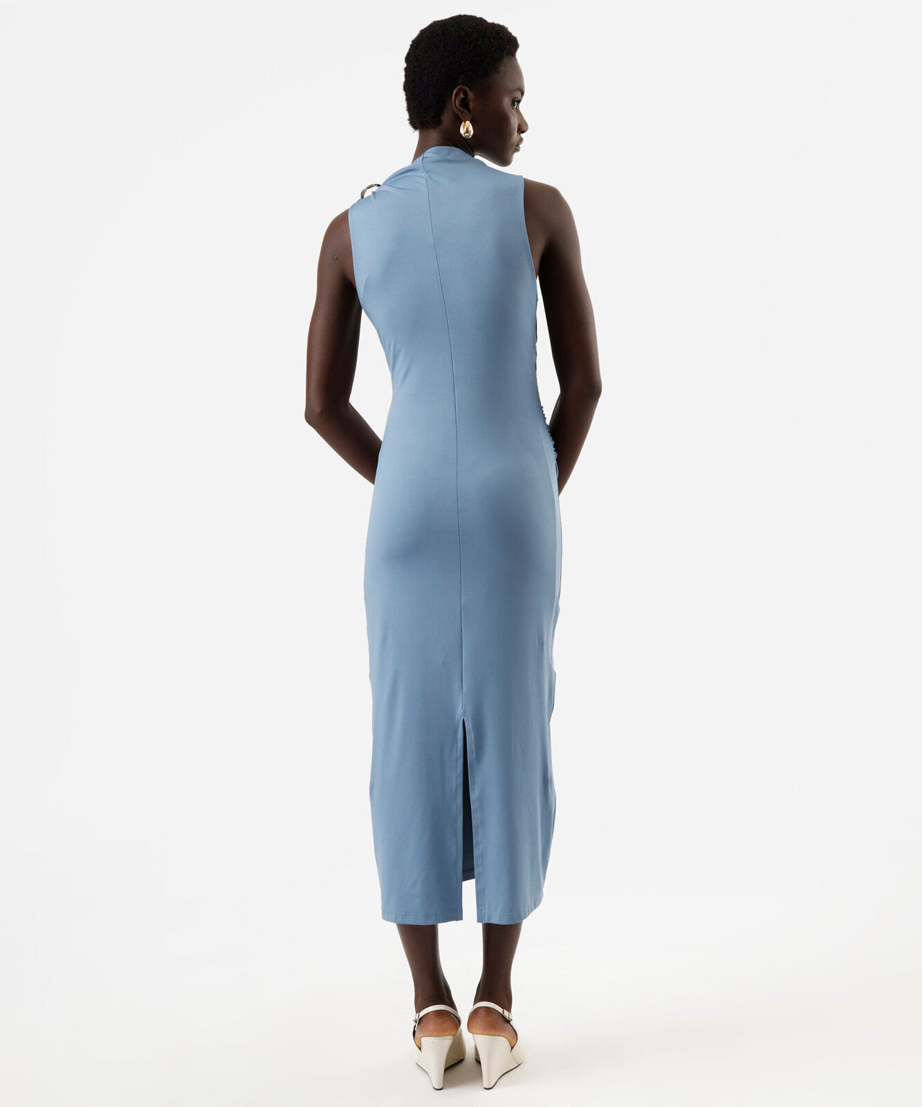 vestido midi feminino franzido com fivela azul