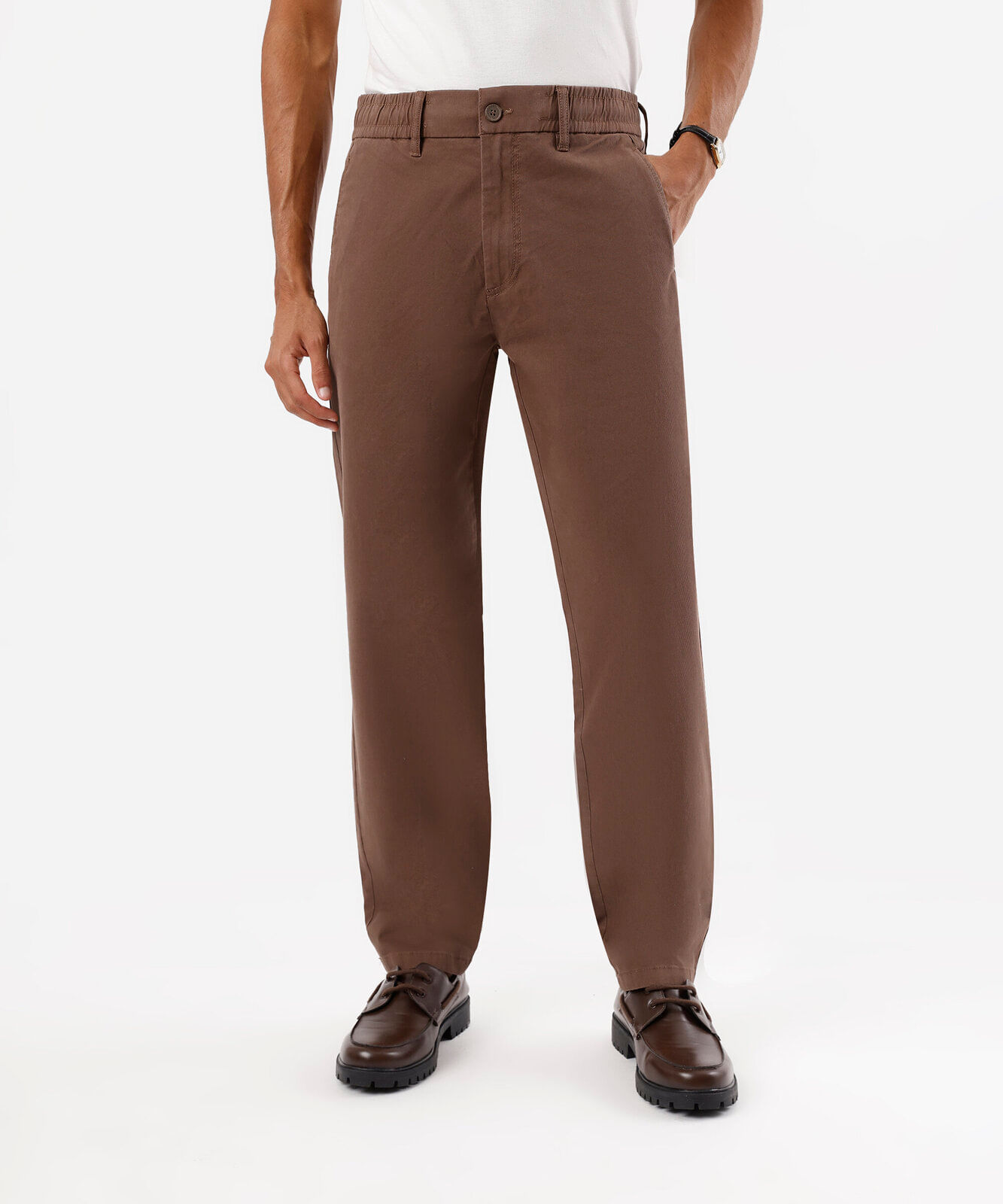 calça chino reta masculina de sarja cós elástico marrom