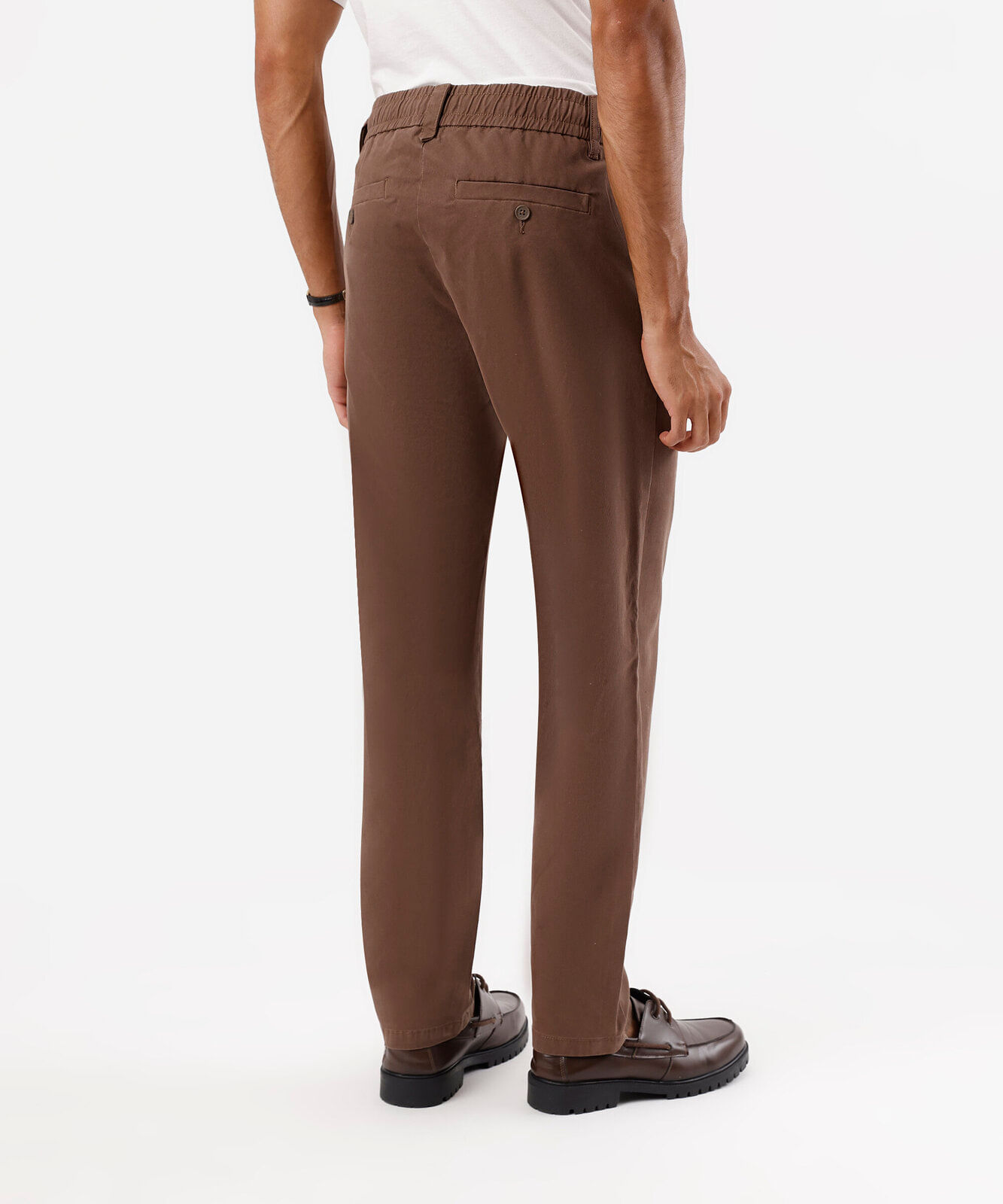 calça chino reta masculina de sarja cós elástico marrom