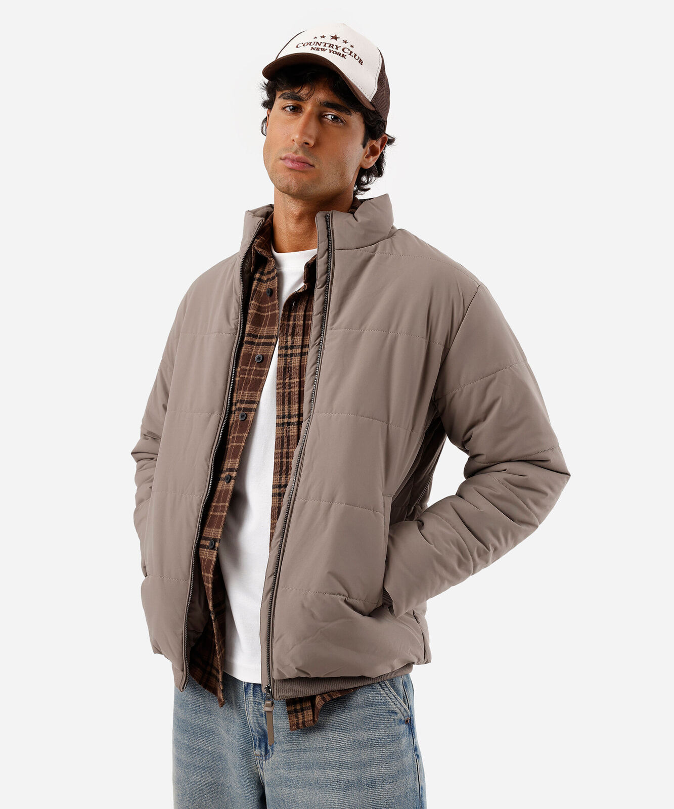 jaqueta puffer masculina gola alta com bolsos marrom