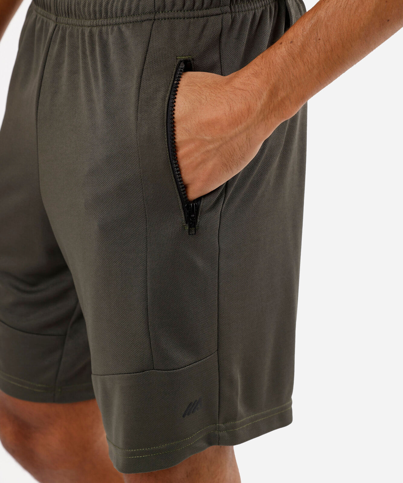 bermuda masculina esportiva com recortes verde
