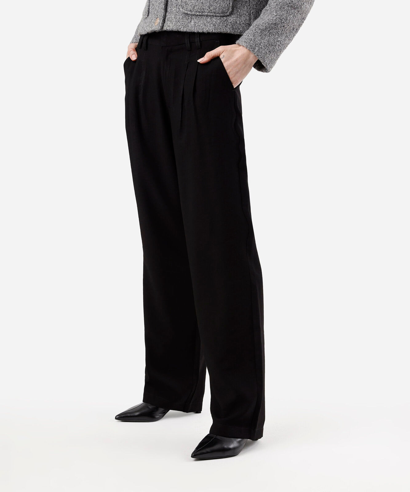 calça de alfaiataria feminina com viscose pregas preta
