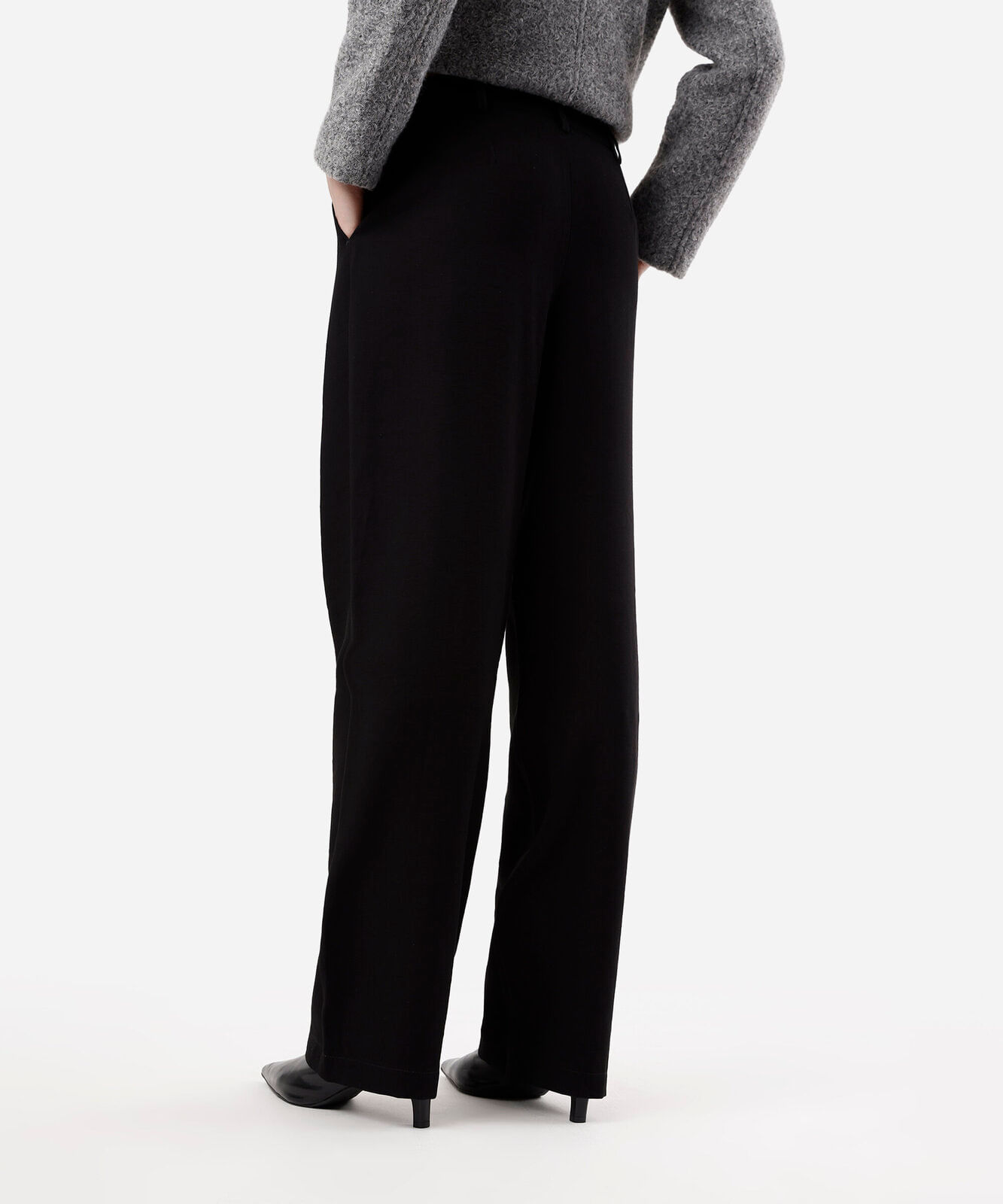 calça de alfaiataria feminina com viscose pregas preta