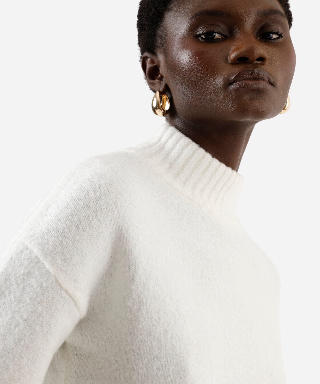 suéter de tricot gola alta off white