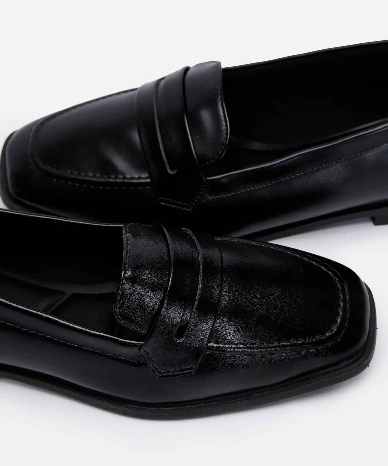 mocassim bico quadrado preto