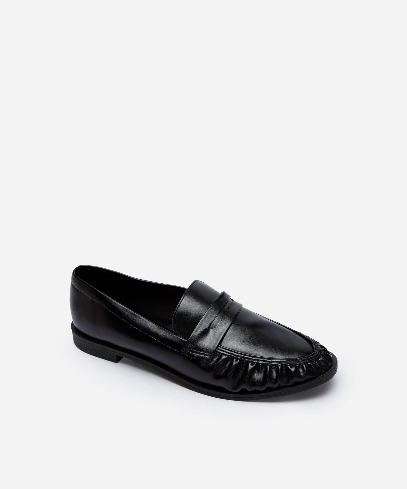 mocassim bico redondo franzido preto