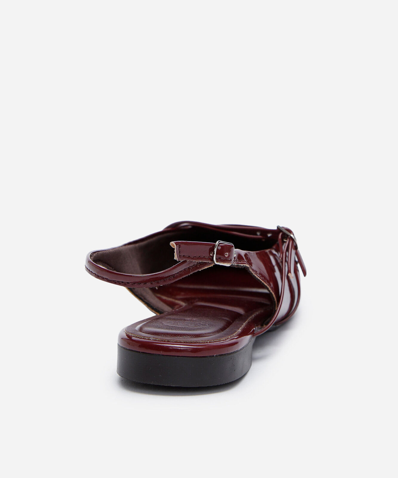 sapatilha slingback bico fino com fivelas vinho